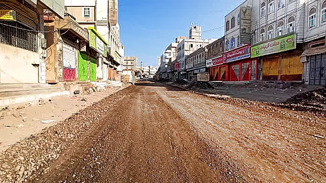 إستمرار سير العمل بمشروع صيانة وإعادة تأهيل الشارع الرئيسي لمدينة قعطبة في الضالع إستمرار سير العمل بمشروع صيانة وإعادة تأهيل الشارع الرئيسي لمدينة قعطبة في الضالع